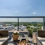 Lumina With Parking, Balcony Apartamento