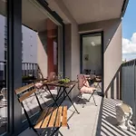 Lumina With Parking, Balcony Apartamento