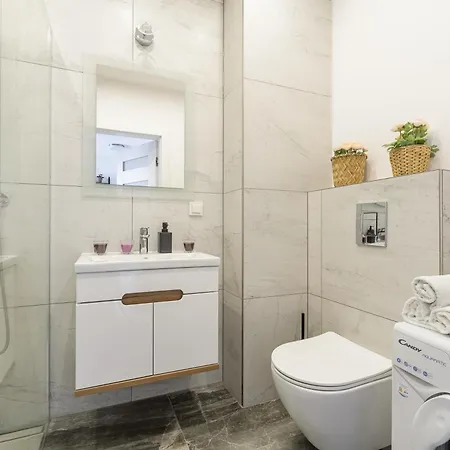 Lumina With Parking, Balcony Apartament