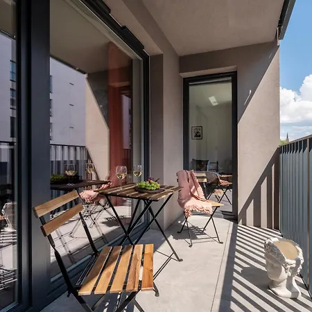 Lumina With Parking, Balcony Apartament