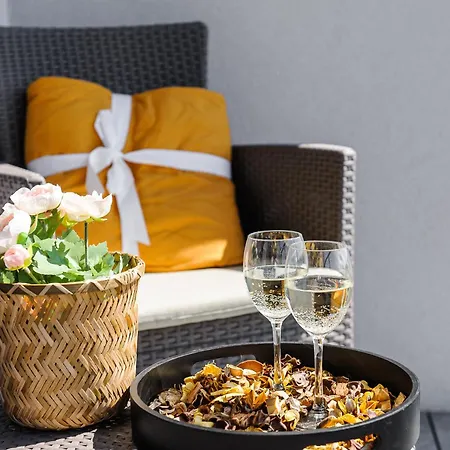 Lumina With Parking, Balcony Apartament *